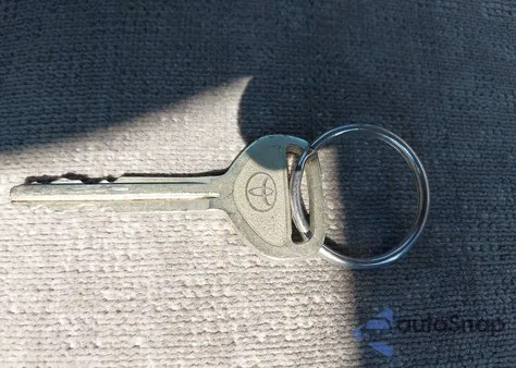 2003 Toyota Corolla Ce из США, поврежденный, VIN 2T1BR32E73C038277